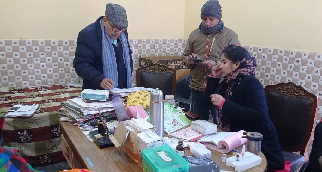 बरेली: आंवला में छापेमारी के दौरान 4 नर्सिंग होम सील, मचा हड़कंप