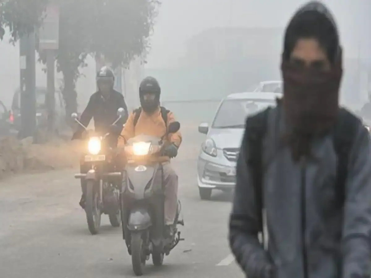 रुद्रपुर: भीषण ठंड से बढ़ी मुसीबतें, दिनभर धूप के लिए तरसते रहे लोग