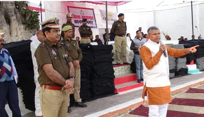 Kanpur जेल का कारगार राज्यमंत्री धर्मवीर प्रजापति ने किया निरीक्षण, बंदियों से बोले- कोई भी काम करने से पहले जरूर सोचे