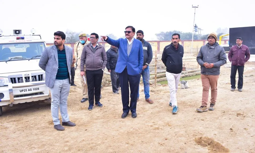 बरेली: जिलाधिकारी ने फतेहगंज पश्चिमी की रफियाबाद गौशाला का किया निरीक्षण  