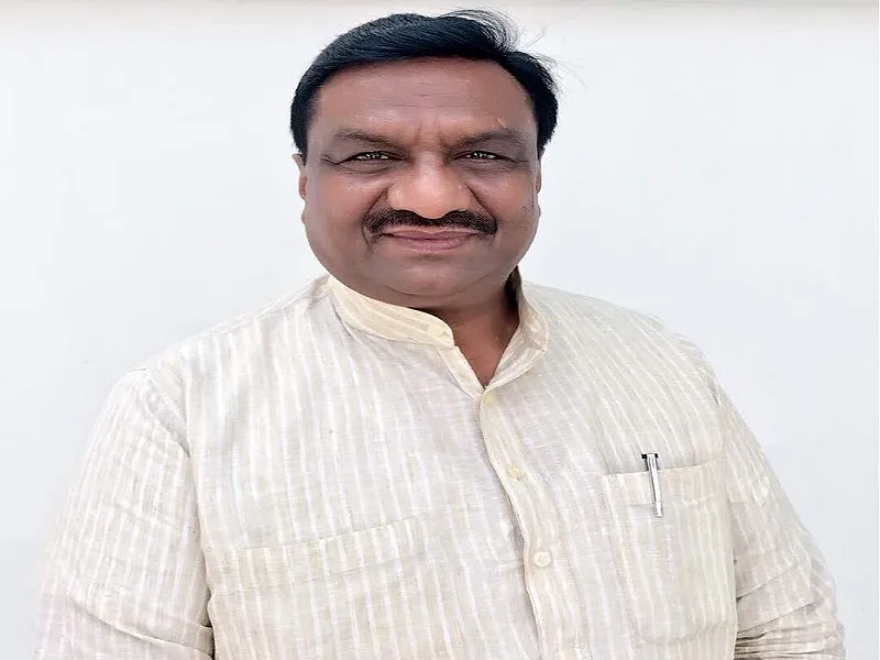 लखनऊ : धीमी ही सही, कसने लगा पूर्व मंत्री पर भी शिकंजा