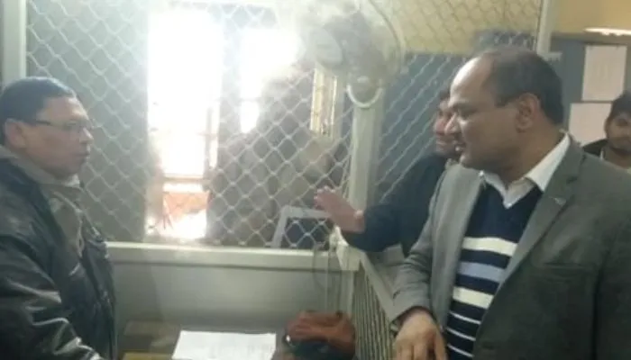 Fatehpur News : समाज कल्याण अधिकारी को बाबू ने बनाया बंधक, बिल पास करने के मांग रहे थे रिश्वत