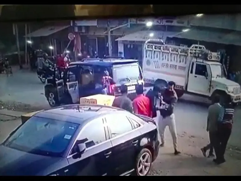 गोंडा : व्यापारी की सरेआम पिटाई कर अपहरण का प्रयास