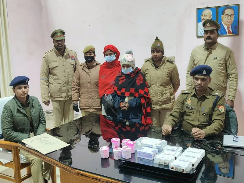 गोंडा : पुराने जेवर बर्तन बदलने के नाम पर ठगी करने वाले गिरोह का भंडाफोड़