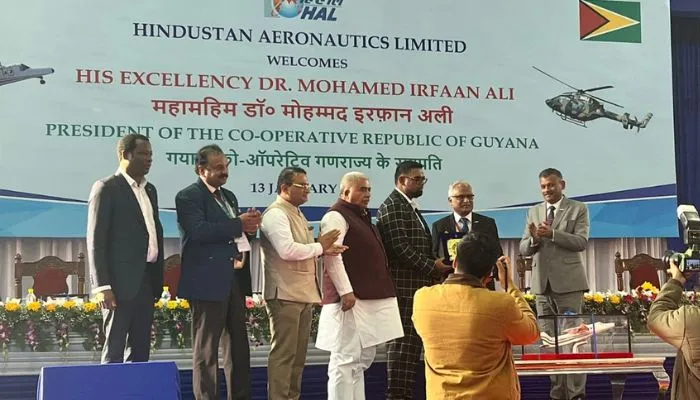 Kanpur: गुयाना के राष्ट्रपति डॉ. इरफान अली बोले- इंडिया बहुत एडवांस्ड, HAL में विमानों की तकनीक और क्षमता को देखा