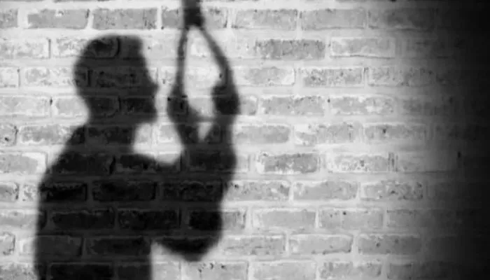 Kanpur Suicide : मोबाइल पर रिकार्डिंग करके युवक ने मौत को लगाया गले, घर आकर युवकों ने देख लेने की दी थी धमकी