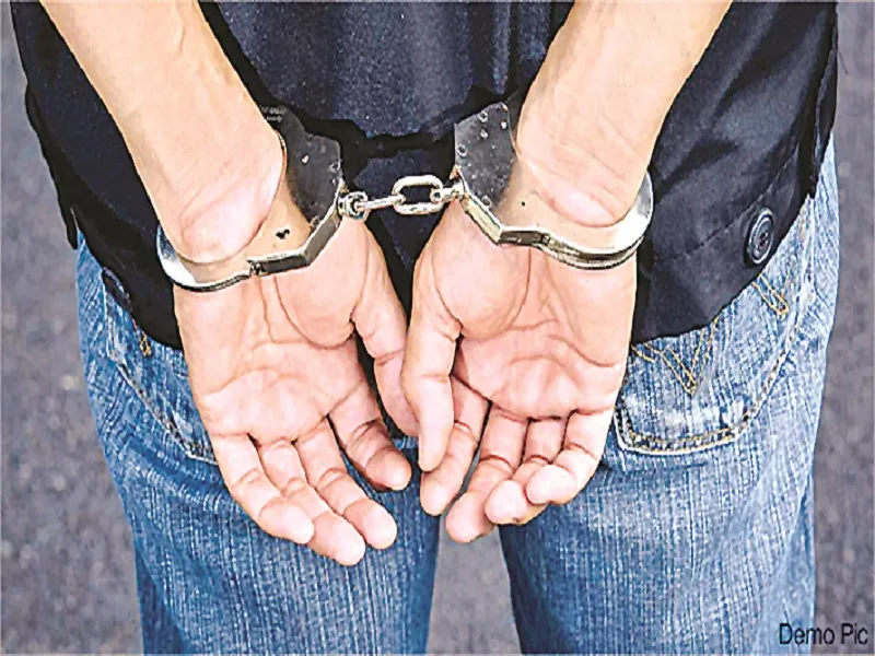 हरदोई : नकली बीड़ी के साथ पकड़ कर पुलिस को सौंपा
