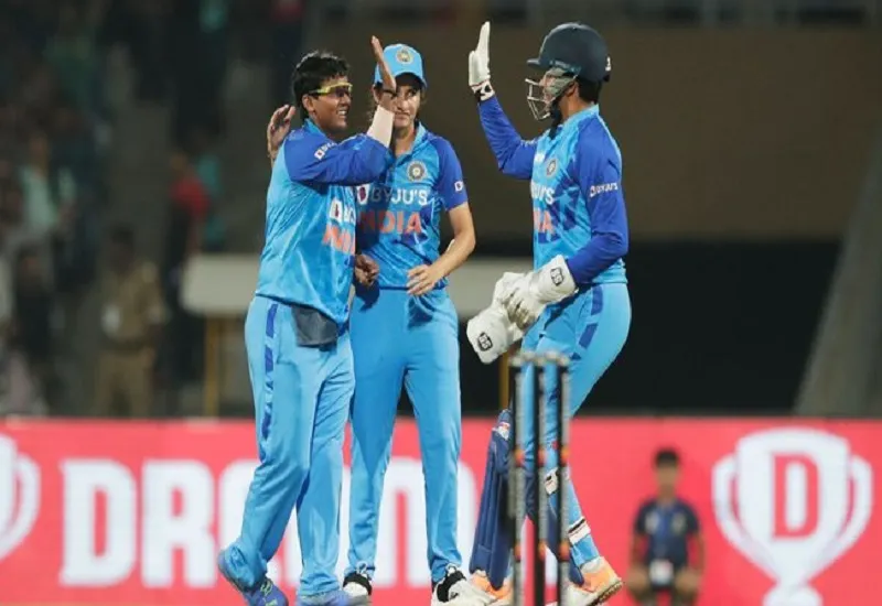 ICC Women's T20I Rankings : शीर्ष टी20 गेंदबाज बनने से एक कदम दूर Deepti Sharma, राजेश्वरी गायकवाड़ ने लगाई चार पायदान की छलांग 