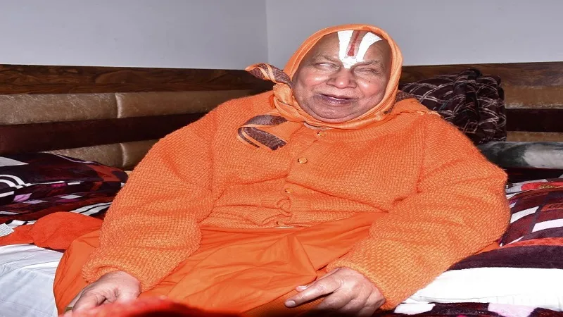 मुरादाबाद : जगद्गुरु तुलसी पीठाधीश्वर रामभद्राचार्य ने भारत जोड़ो यात्रा की बात के सवाल पर कसा तंज, बोले- राहुल गांधी आखिर कब तक खाली बैठेंगे