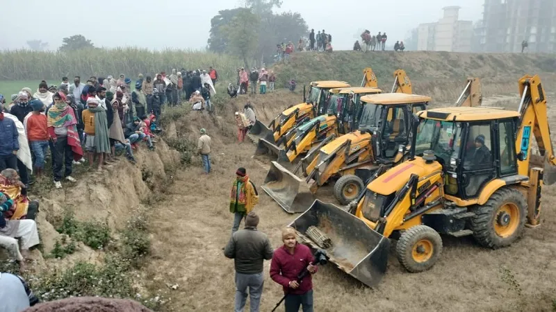 अमरोहा : चार गांव के लोगों ने रोकी नहर की खोदाई, कई थानों की पुलिस ने संभाला मोर्चा