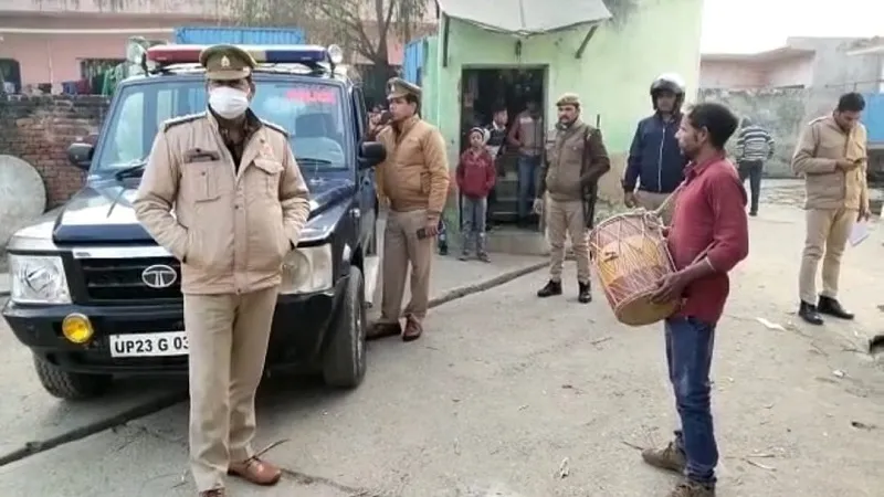 अमरोहा : जिला बदर अपराधियों के खिलाफ पुलिस ने कराई मुनादी