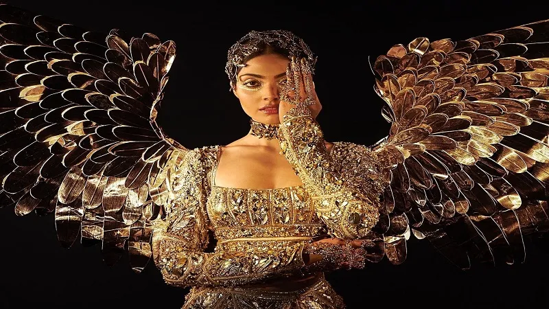 'सोने की चिड़िया' बन Miss Universe मुकाबले में उतरीं दिविता राय, इवेंट में दिखाया अनोखा लुक... देखें वीडियो