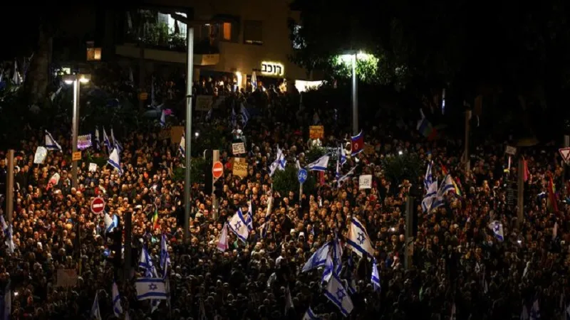 Israel में न्यायिक सुधारों के खिलाफ विरोध प्रदर्शन, 'पागलपन बंद करो' के लगाए नारे