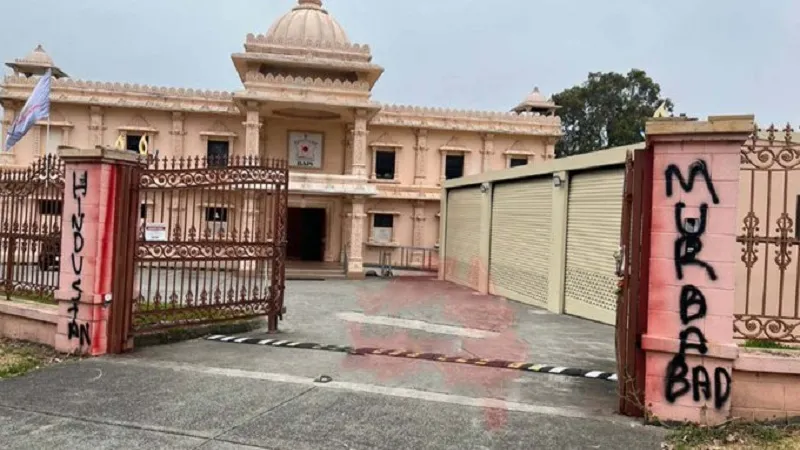 Australia: मेलबर्न में ‘असामाजिक तत्वों’ ने स्वामीनारायण मंदिर के प्रवेश द्वार पर बनाए भारत विरोधी चित्र 