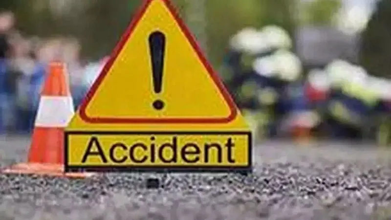 मुरादाबाद: सड़क पार कर रही महिला को ट्रक ने टक्कर मारी, बच्चे की मौत