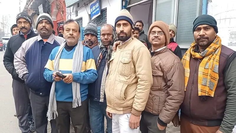 मुरादाबाद : कपूर कंपनी पुल खुलवाने की मांग को लेकर सांसद से मिले लाइनपार निवासी