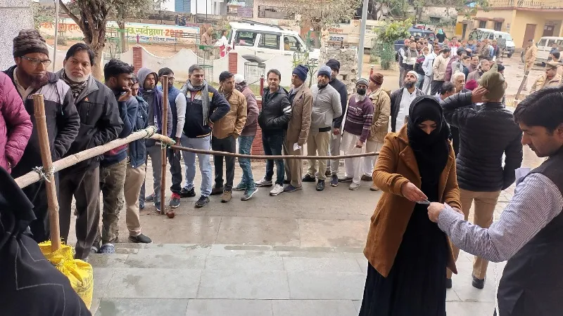 संभल: एमएलसी चुनाव में बारिश का दिखा असर, 50.13 प्रतिशत मतदान