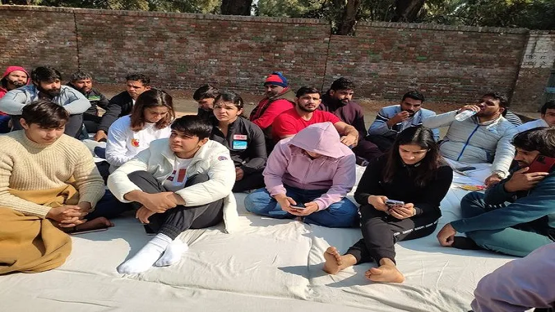 कुश्ती महासंघ क अध्यक्ष के खिलाफ धरने पर बैठे भारतीय Top पहलवान, 'तानाशाही नहीं चलेगी' 