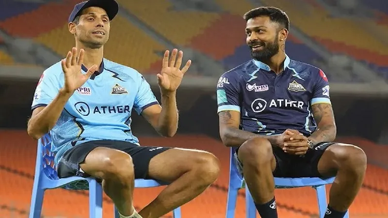 'गुजरात टाइटंस में Ashish Nehra ने मेरी कप्तानी में पैदा किया बड़ा अंतर', हार्दिक पांडये ने तारीफ में पढ़े कसीदे