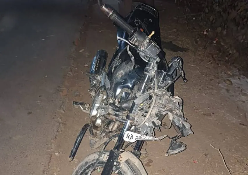 बांदा: टैंकर की टक्कर से बाइक सवार दो युवकों की मौत 