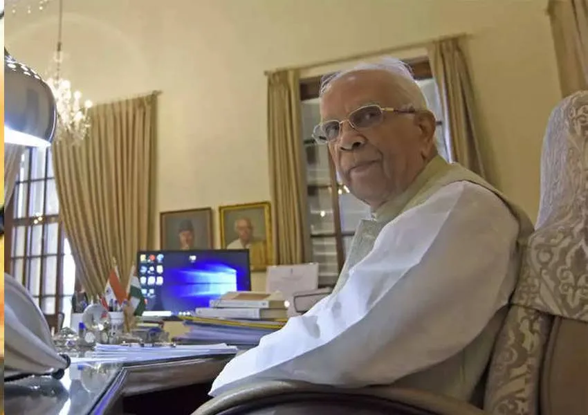दाएं-बाएं बैठे दो मुख्यमंत्री और पेशाब रोक कुर्सी पर जमे थे Kesharinath Tripathi, पढ़े राजनीति ये अनोखा किस्सा...