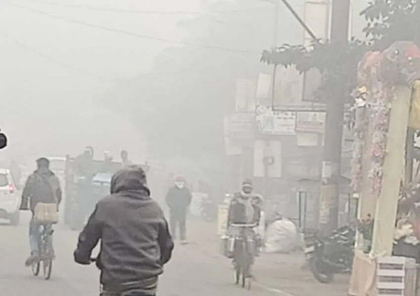 शीतलहर का कहर, बहराइच में तीसरे दिन भी नहीं निकली धूप ...ठिठुरन और गलन से लोग बेहाल 
