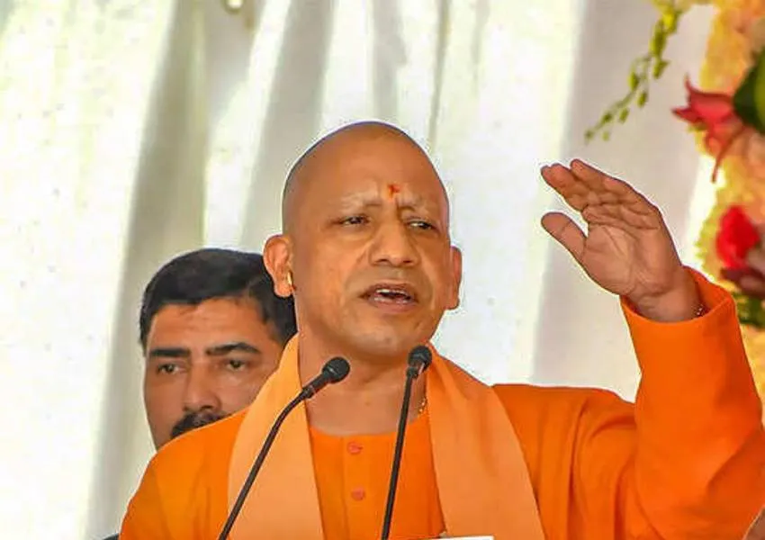 गोरखपुर में मुख्यमंत्री योगी ने पत्रकारों से किया संवाद, कहा- भारत के बारे में दुनिया की सोच बदल गई है