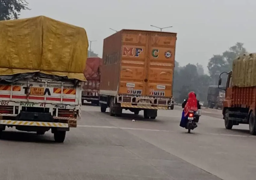 अयोध्या: दरकिनार हुआ सीएम का फरमान, हाईवे पर खतरे में जान, जानें वजह