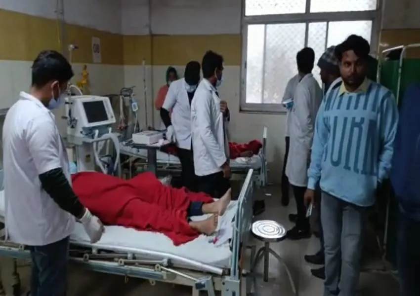 अंबेडकरनगर: परीक्षा से वंचित किए जाने पर मेडिकल कॉलेज की 46 छात्रों को लगा सदमा, छह की बिगड़ी हालत 