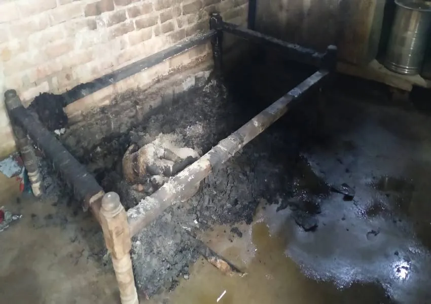 बहराइच: Short Circuit से लगी आग में जिंदा जली मासूम बालिका, सीओ ने किया घटनास्थल का निरीक्षण