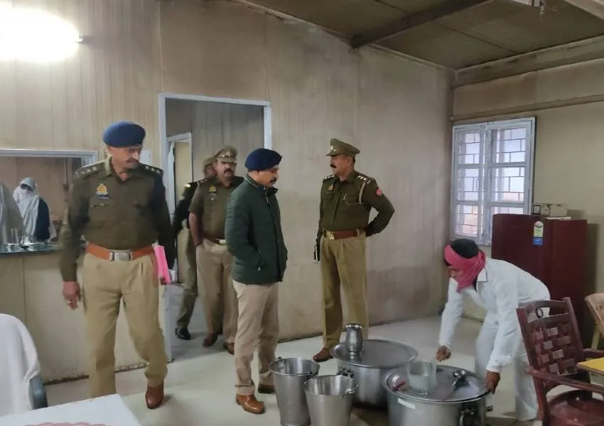  RaeBareli News: साप्ताहिक परेड की एसपी ने ली सलामी, दिए जरूरी निर्देश