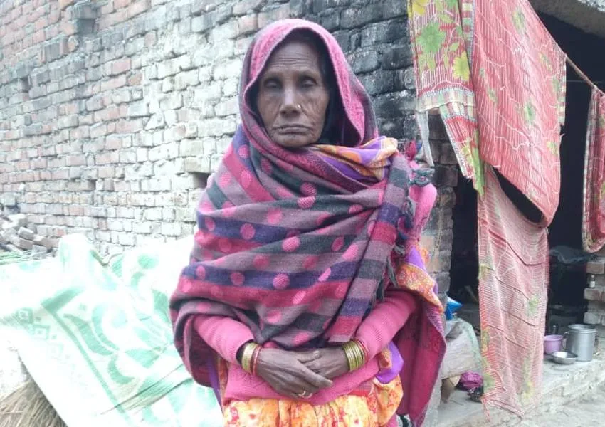 अयोध्या: सर्द रातों में सिसकियां भर रही दुखना, शरारती तत्वों ने जला दी थी झोपड़ी, नहीं मिली कोई मदद 