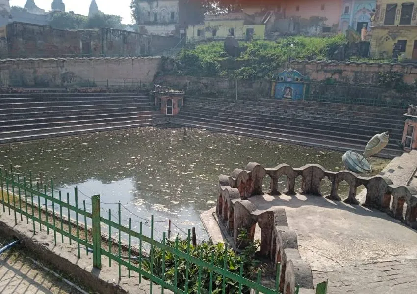 लापरवाही: लाखों खर्च कर संवारा गया विभीषण कुण्ड चार साल में ही बदहाल