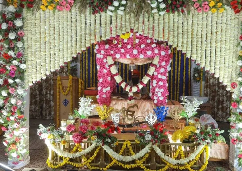 बहराइच: कड़ाके की शीत लहर के बीच गुरुद्वारे में आस्था और श्रद्धा लेती दिखी हिलोरे, सैकड़ों संगत ने टेका माथा