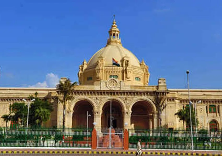 लखनऊ: विधान भवन के गेटनंबर तीन पर लगी आग, सुरक्षाकर्मियों ने कड़ी मशक्कत के बाद पाया काबू