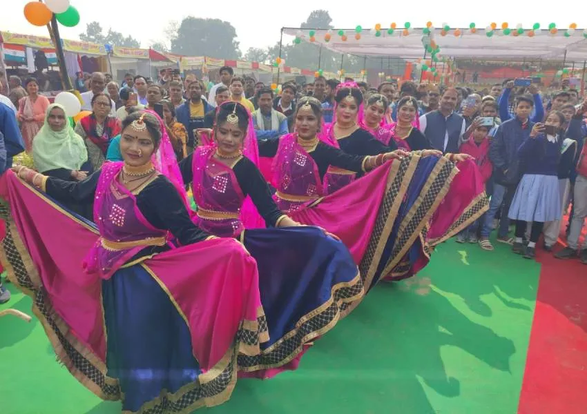 Uttar Pradesh Day: उत्तर प्रदेश दिवस समारोह का हुआ रंगारंग आगाज 