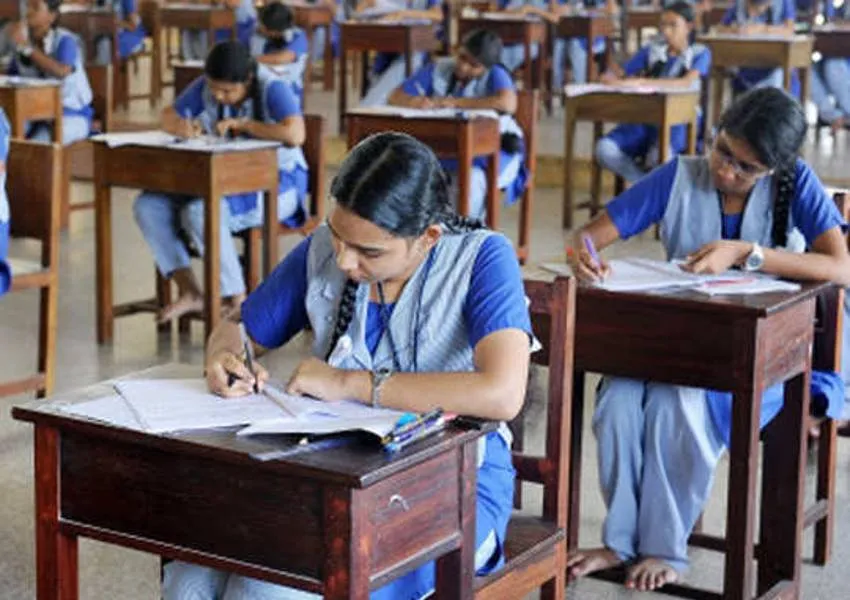 विडंबना: परिसर में प्रबंधक का आवास, विद्यालय को बना दिया परीक्षा केंद्र
