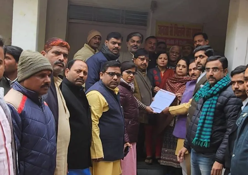 अयोध्या: मजिस्ट्रेटी जांच और आर्थिक सहायता की मांग को लेकर सपा ने सौंपा ज्ञापन, जानें मामला
