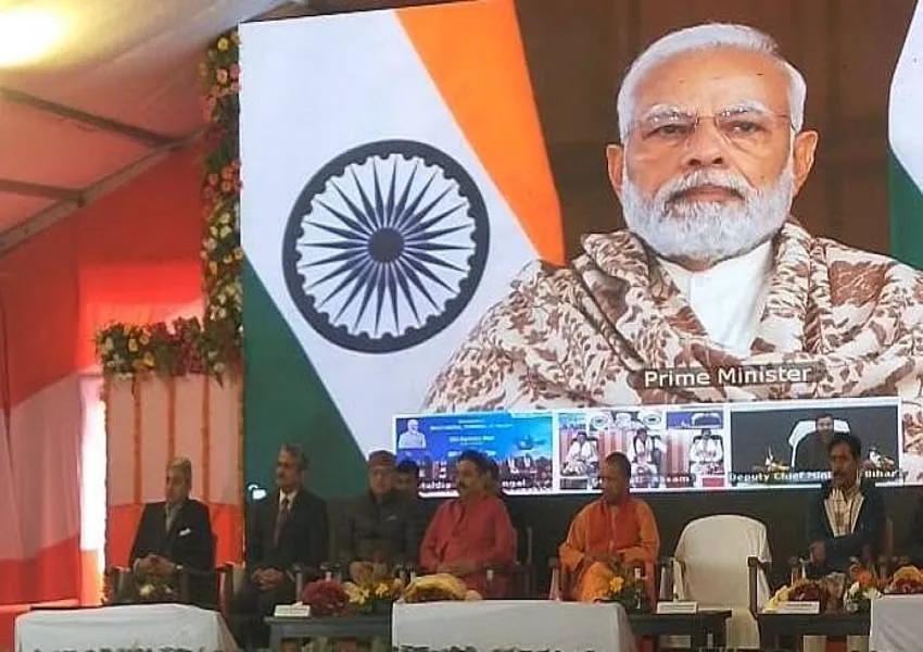 Ganga Vilas Updates : पीएम मोदी ने बटन दबाकर विलास क्रूज को किया रवाना, टेंट सिटी का भी किया उद्घाटन