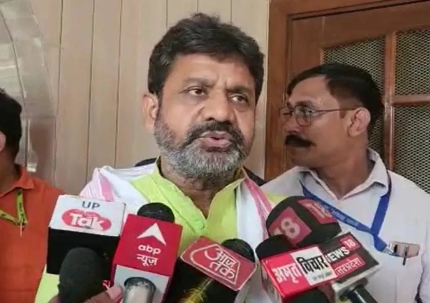 बड़ी चूक : यूपी बोर्ड ने अवैतनिक अवकाश पर चल रहे मंत्री को भी बना दिया परीक्षक, जानें पूरा मामला