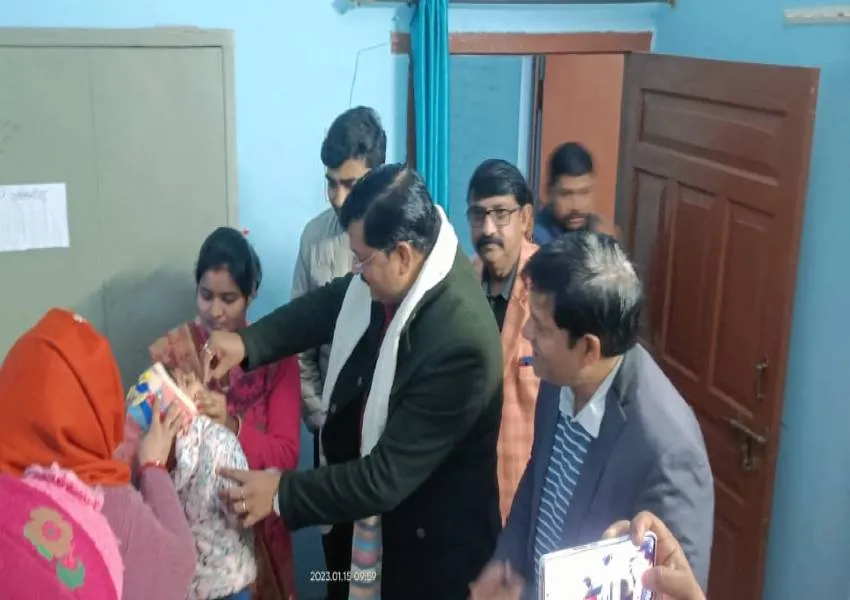 अयोध्या: महानगर अध्यक्ष ने किया टीकाकरण का शुभारंभ 