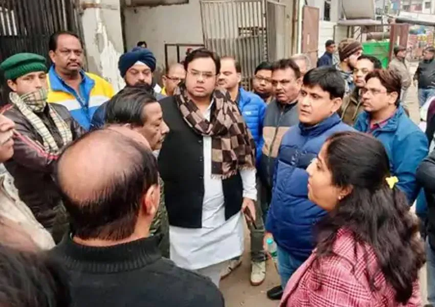 लखनऊ: GST टीम ने लाटूश रोड पर टायर कारोबारी के यहां मारा छापा, भिड़े व्यापारी 