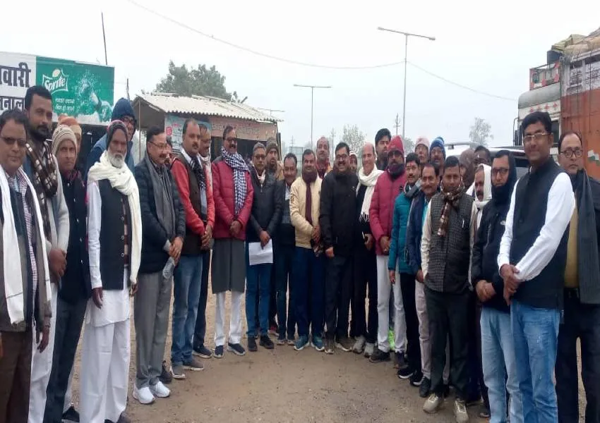 भारत जोड़ो यात्रा में शामिल होने के लिए रायबरेली से सैकड़ों कांग्रेसी रवाना 