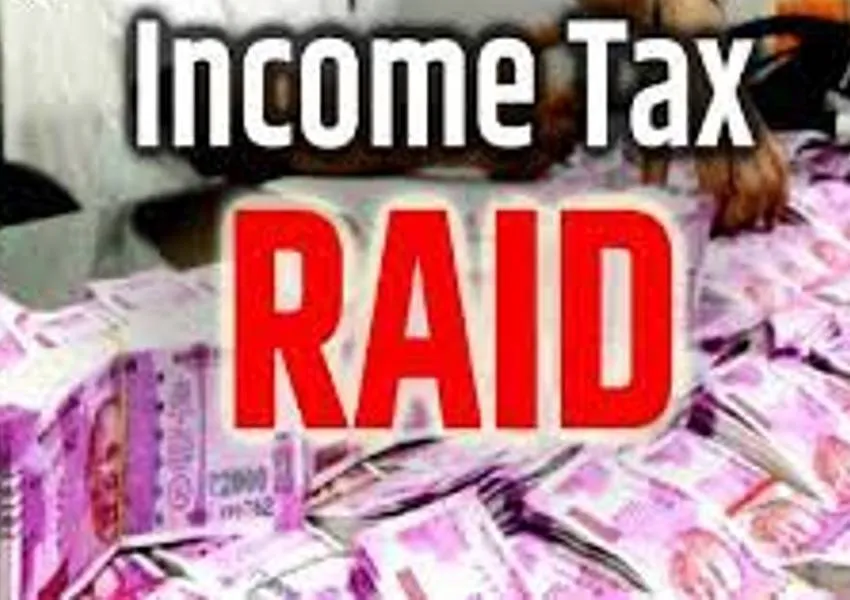 Breaking: UP के कई जिलों में आईटी की बड़ी Raid, कारोबारियों के Office और घरों पर चल रही कार्रवाई 