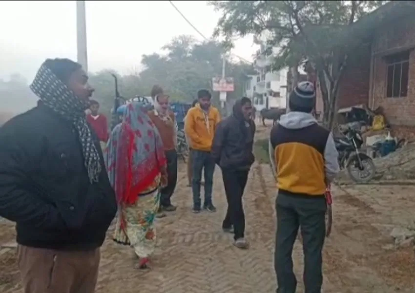 रायबरेली: छत के रास्ते घर में घुसे चोरों ने पार किया हजारों का माल 