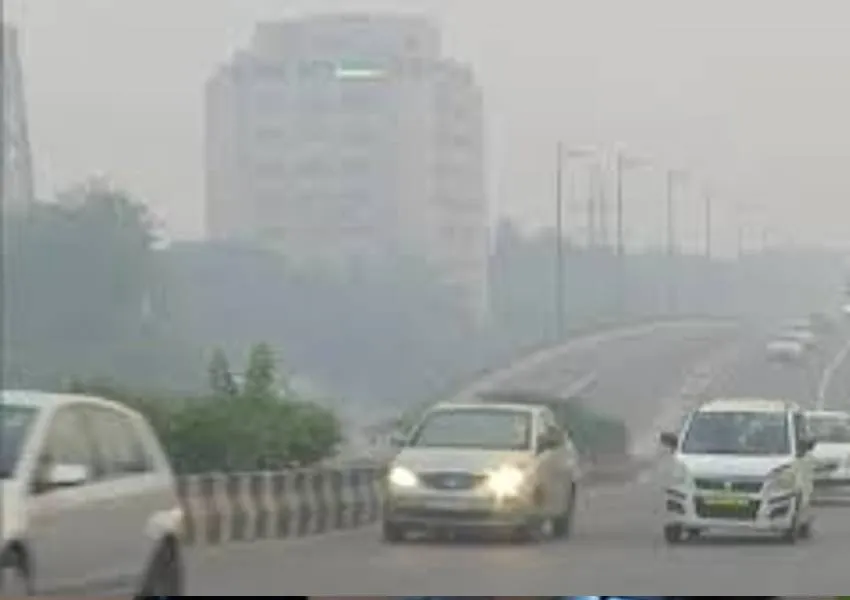 UP Weather Update: राजधानी लखनऊ में खिली धूप, यूपी के 20 जिलों में आरेंज और 30 जिलों में येलो अलर्ट जारी