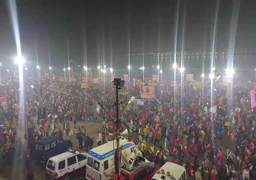 Mauni Amavasya: मौनी अमावस्या पर गंगा स्नान के ल‍िए उमड़े श्रद्धालु, लगाई पुण्‍य की डुबकी