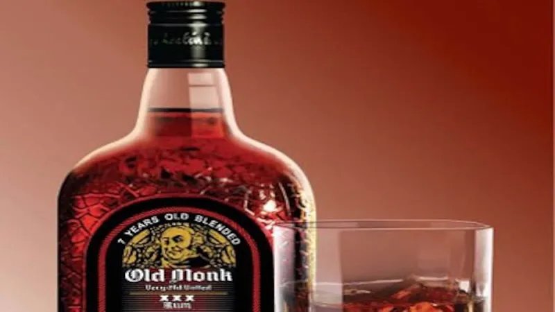 मुरादाबाद : सर्दी के मौसम में Old Monk के दीवाने परेशान, जानिए क्या है वजह