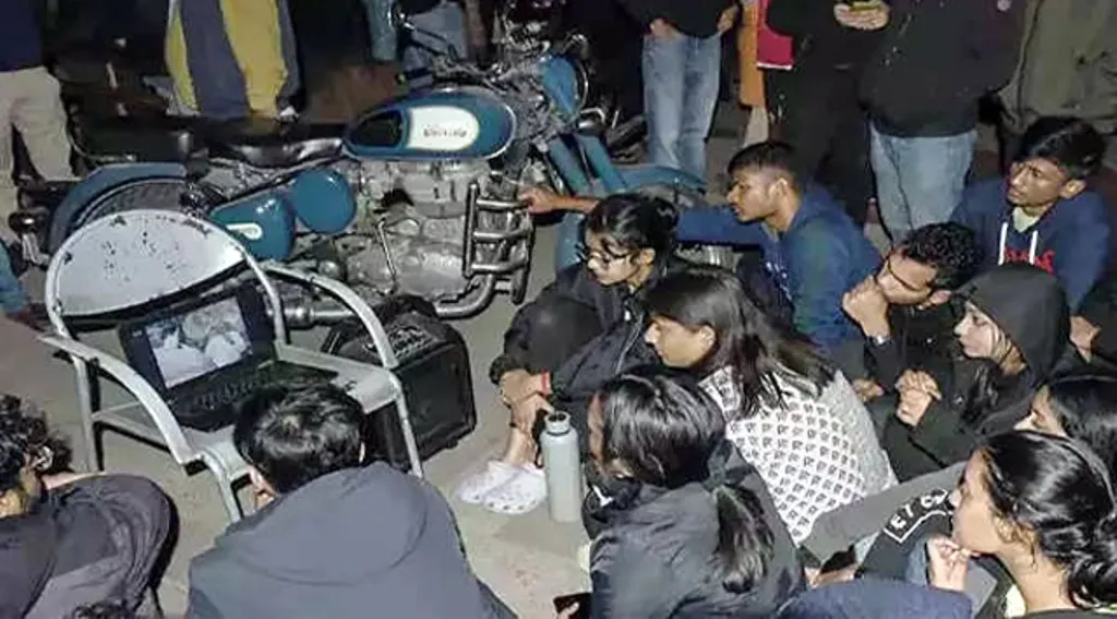 जामिया में हिरासत में लिए गए 13 छात्र अभी तक रिहा नहीं किये गये : SFI