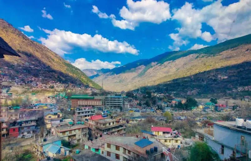 Himachal Pradesh: खराब मौसम के कारण ज्यादा ऊंचाई पर न जाए, प्रशासन ने लोगों को दी सलाह